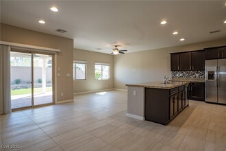9411 Sand Tiger Ave in Las Vegas, NV - Building Photo - Building Photo