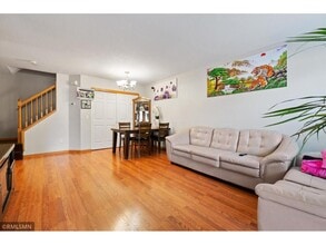 1747 Weston Ln in Shakopee, MN - Foto de edificio - Building Photo