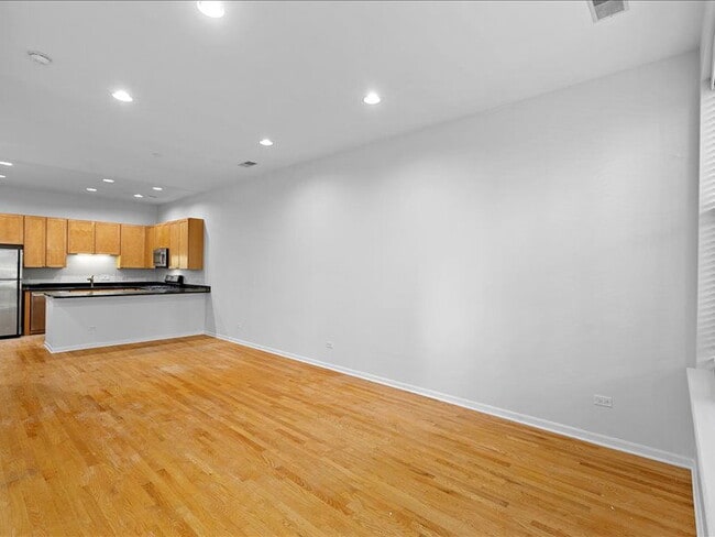 945 N Howe St in Chicago, IL - Building Photo - Building Photo