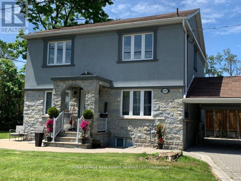 1033-1033 Gardner Ave in Mississauga, ON - Building Photo