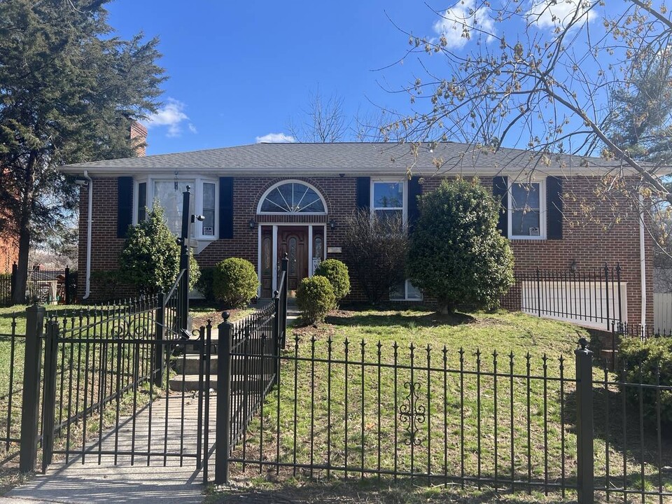 932 Ray Rd in Hyattsville, MD - Building Photo