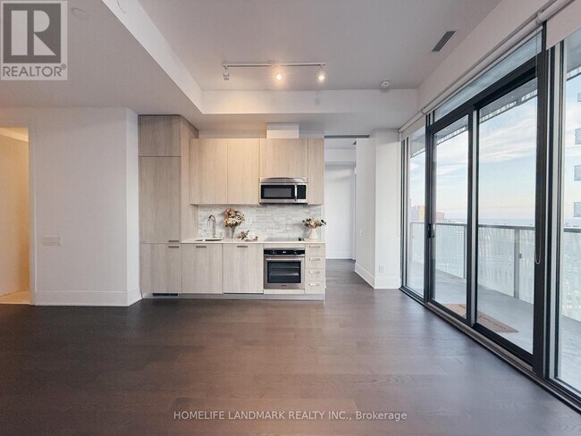 50 Charles St E in Toronto, ON - Building Photo - Building Photo