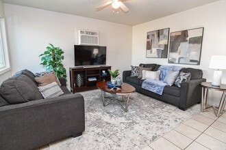 Cherry Creek in Winterset, IA - Foto de edificio - Interior Photo