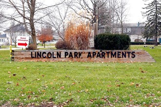 LINCOLN PARK APARTMENTS in Greenfield, IN - Building Photo - Building Photo