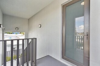 444 E 16th St in Hialeah, FL - Building Photo - Building Photo