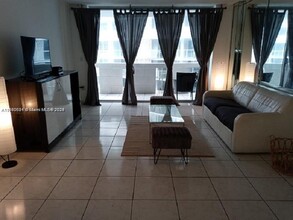 800 West Ave, Unit PH15 in Miami Beach, FL - Foto de edificio - Building Photo