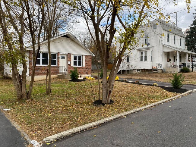 203 W Rodgers St in Ridley Park, PA - Building Photo - Building Photo