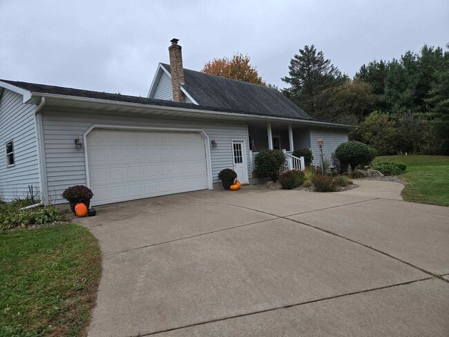 14995 50th Ave in Lake Hallie, WI - Building Photo - Building Photo