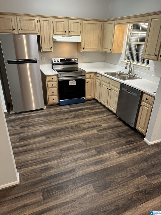 125 Sugar Dr in Pelham, AL - Building Photo