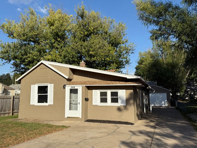 property at 2910 S Summit Ave