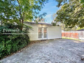 8633 Westglen Dr in Dallas, TX - Building Photo