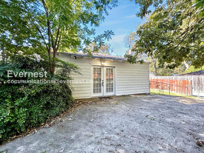 8633 Westglen Dr in Dallas, TX - Building Photo