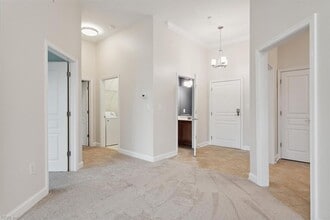 670 Town Center Dr in Newport News, VA - Building Photo - Building Photo