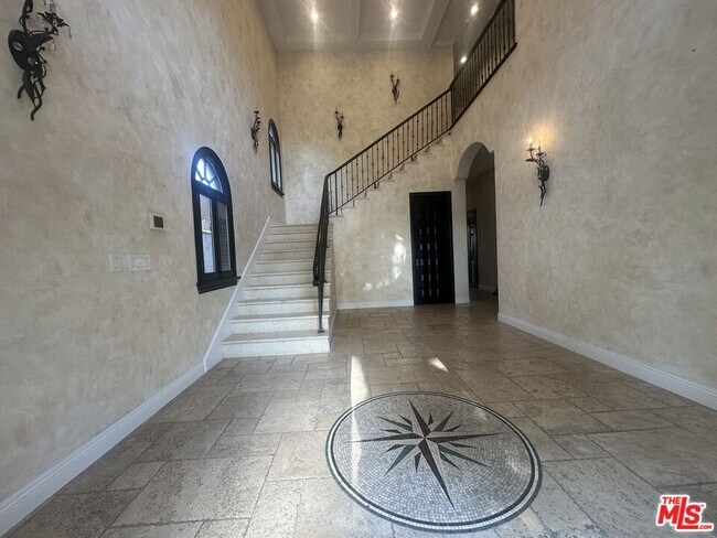 458 Flores St in Los Angeles, CA - Building Photo - Building Photo