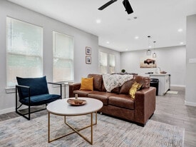 721 Perry Ave in Waxahachie, TX - Building Photo