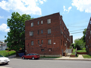 4915 Ayers Pl SE in Washington, DC - Foto de edificio - Building Photo