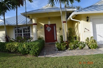 1657 SW Duclair Ave in Port St. Lucie, FL - Building Photo - Building Photo