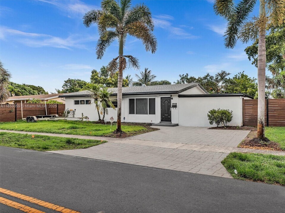 2048 SW 37th Ave in Fort Lauderdale, FL - Building Photo