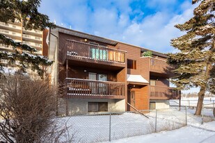 1703 34 St SE in Calgary, AB - Building Photo
