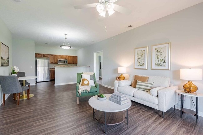 Blankenbaker Crossings Apartment Homes in Louisville, KY - Foto de edificio - Building Photo