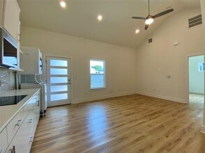 1209 E St Johns Ave in Austin, TX - Building Photo - Building Photo