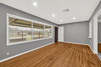 1853 Huge Oaks St in Houston, TX - Building Photo - Building Photo