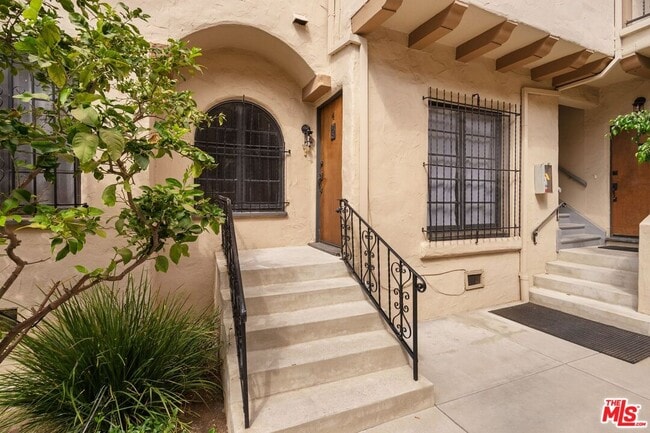512 N Sycamore Ave in Los Angeles, CA - Building Photo - Building Photo