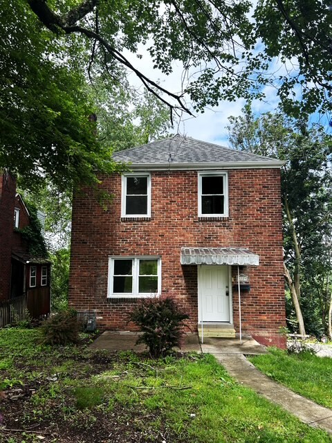 3229 Circle Dr in Pittsburgh, PA - Building Photo