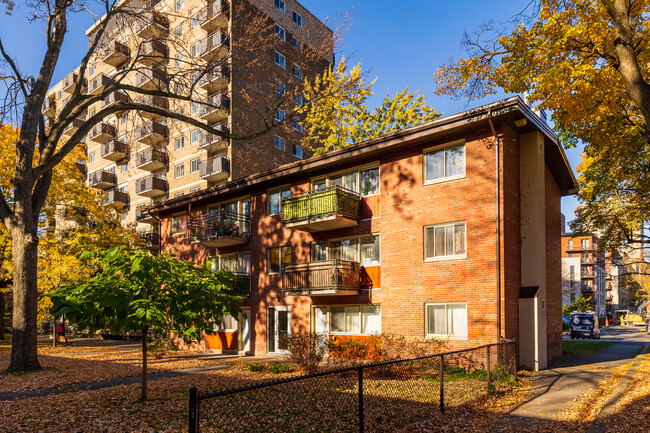 Corporation d’habitation Jeanne-Mance in Montréal, QC - Building Photo - Building Photo