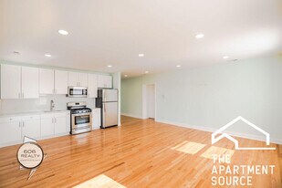 4456 W Diversey Ave, Unit 2 in Chicago, IL - Building Photo