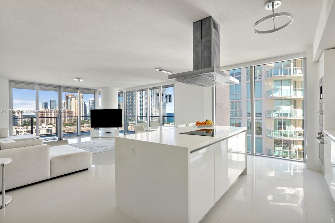 300 Sunny Isles Blvd, Unit 4-1701 in Sunny Isles Beach, FL - Building Photo