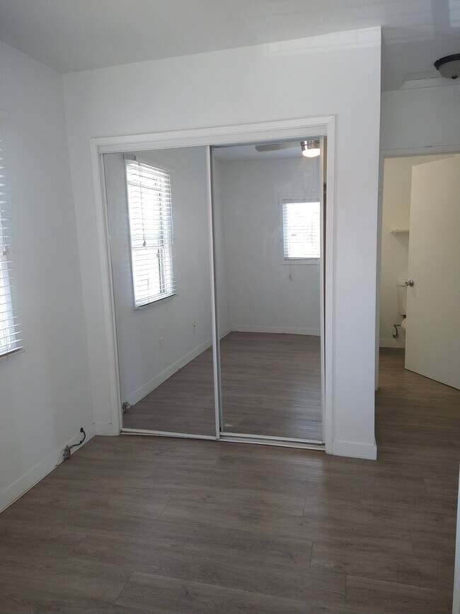 727 Olive Ave in Long Beach, CA - Building Photo - Building Photo