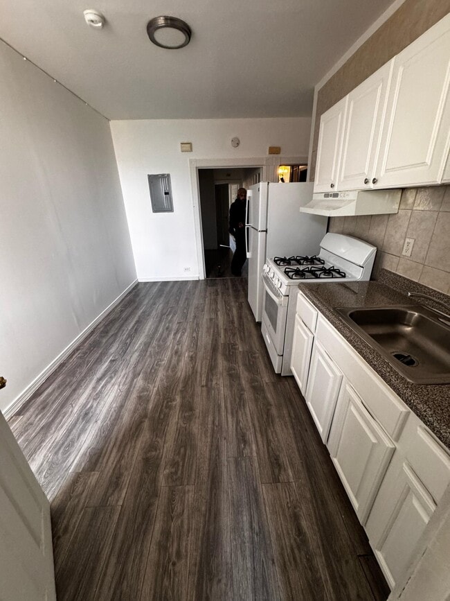 72 Rose Ave, Unit 2R