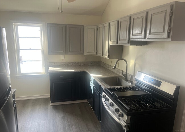 26 Judson Ave in East Hartford, CT - Building Photo - Building Photo