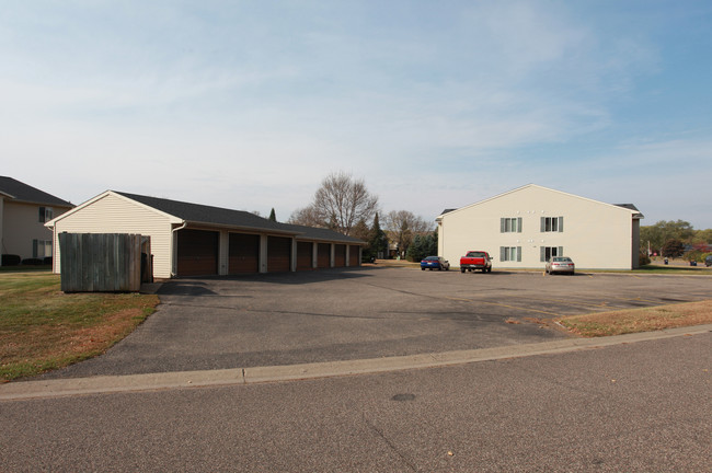 469 Gibbs St in Prescott, WI - Foto de edificio - Building Photo