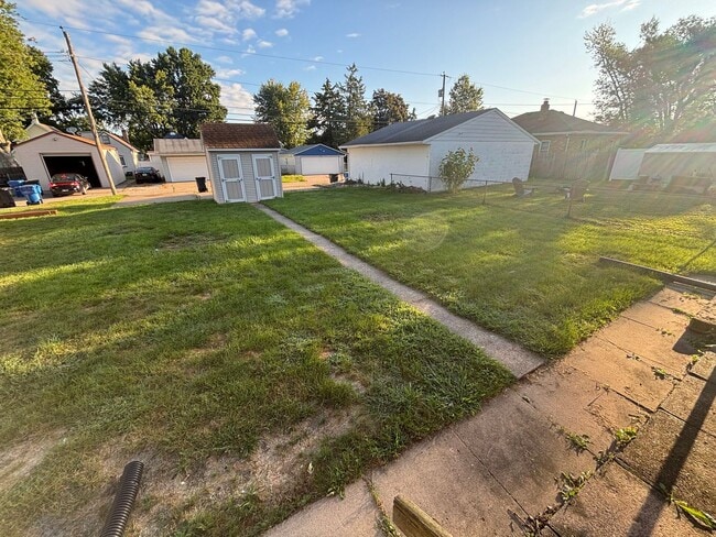 317 18th Ave in Moline, IL - Building Photo - Building Photo