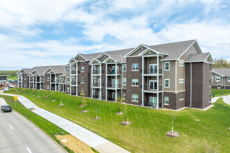 Edencrest at Timberline in Urbandale, IA - Building Photo - Building Photo