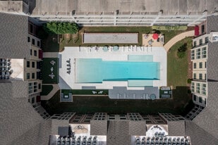 Riverfront Village in Tuscaloosa, AL - Building Photo