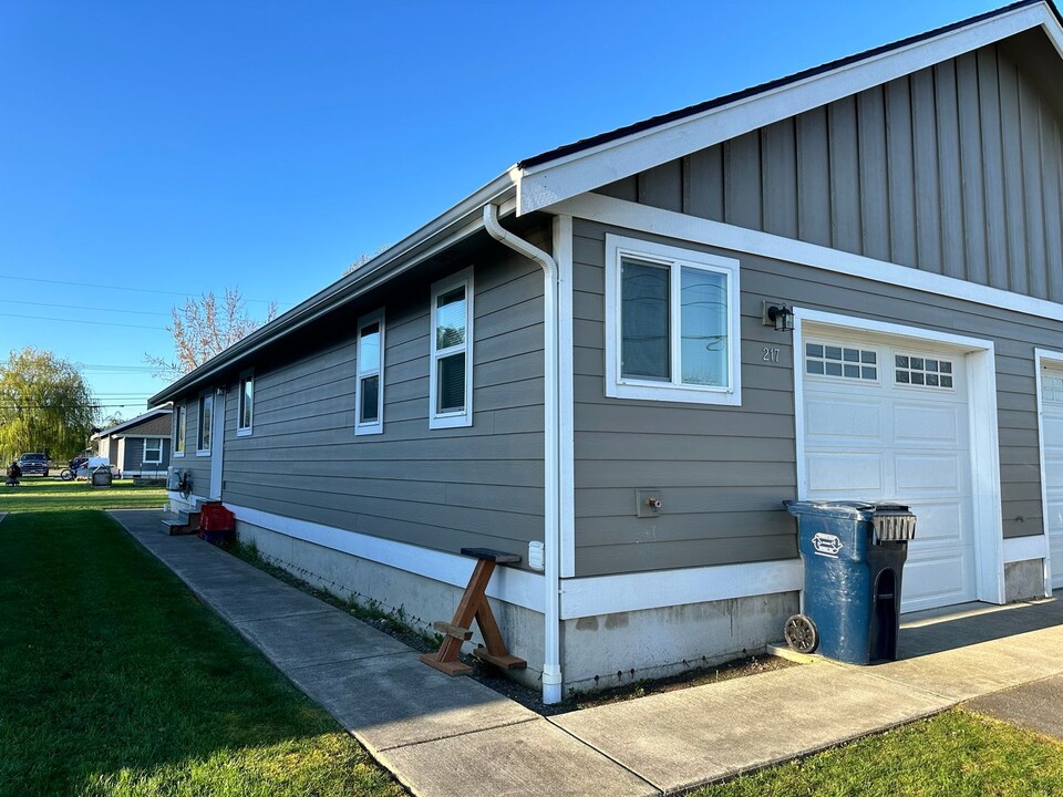 221 Morton St in Sumas, WA - Building Photo