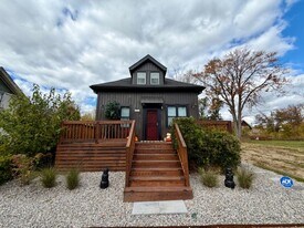 8843 E Canfield St in Detroit, MI - Building Photo