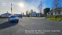 4840 Loretta Ln in Anchorage, AK - Foto de edificio - Building Photo