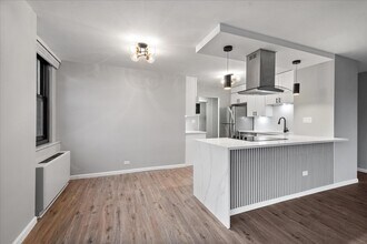 5701 N Sheridan Rd in Chicago, IL - Building Photo - Building Photo