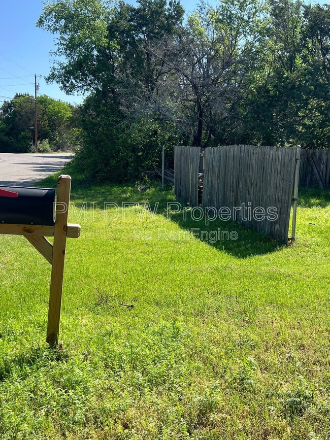 property at 2705 Overview Rd
