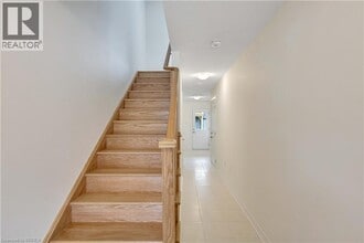 26 Hine Rd in Brantford, ON - Building Photo - Building Photo