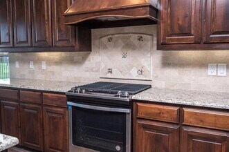 301 Oar Wood Dr in Granbury, TX - Building Photo - Building Photo