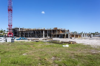 Eleven Eleven Central in Naples, FL - Foto de edificio - Building Photo