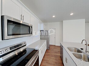 6092 W South Jordan Pky in South Jordan, UT - Foto de edificio - Building Photo