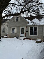 18709 Waterbury Ave in Maple Heights, OH - Building Photo