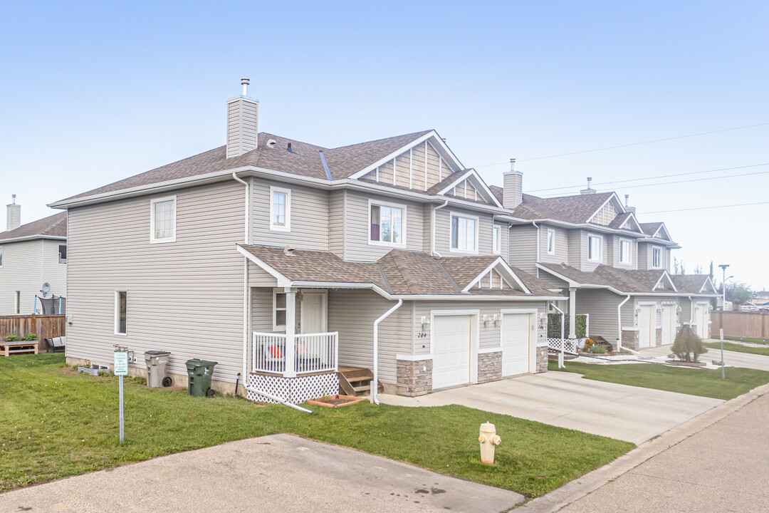 204 Graywood Mews in Stony Plain, AB - Building Photo