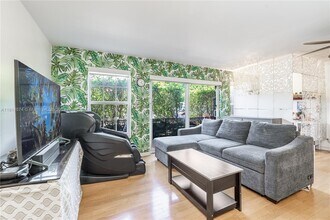 680 Tennis Club Dr in Fort Lauderdale, FL - Foto de edificio - Building Photo